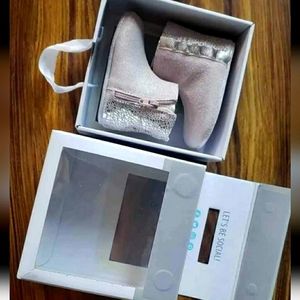 New Robeez 6-9 month Genuine Leather booties